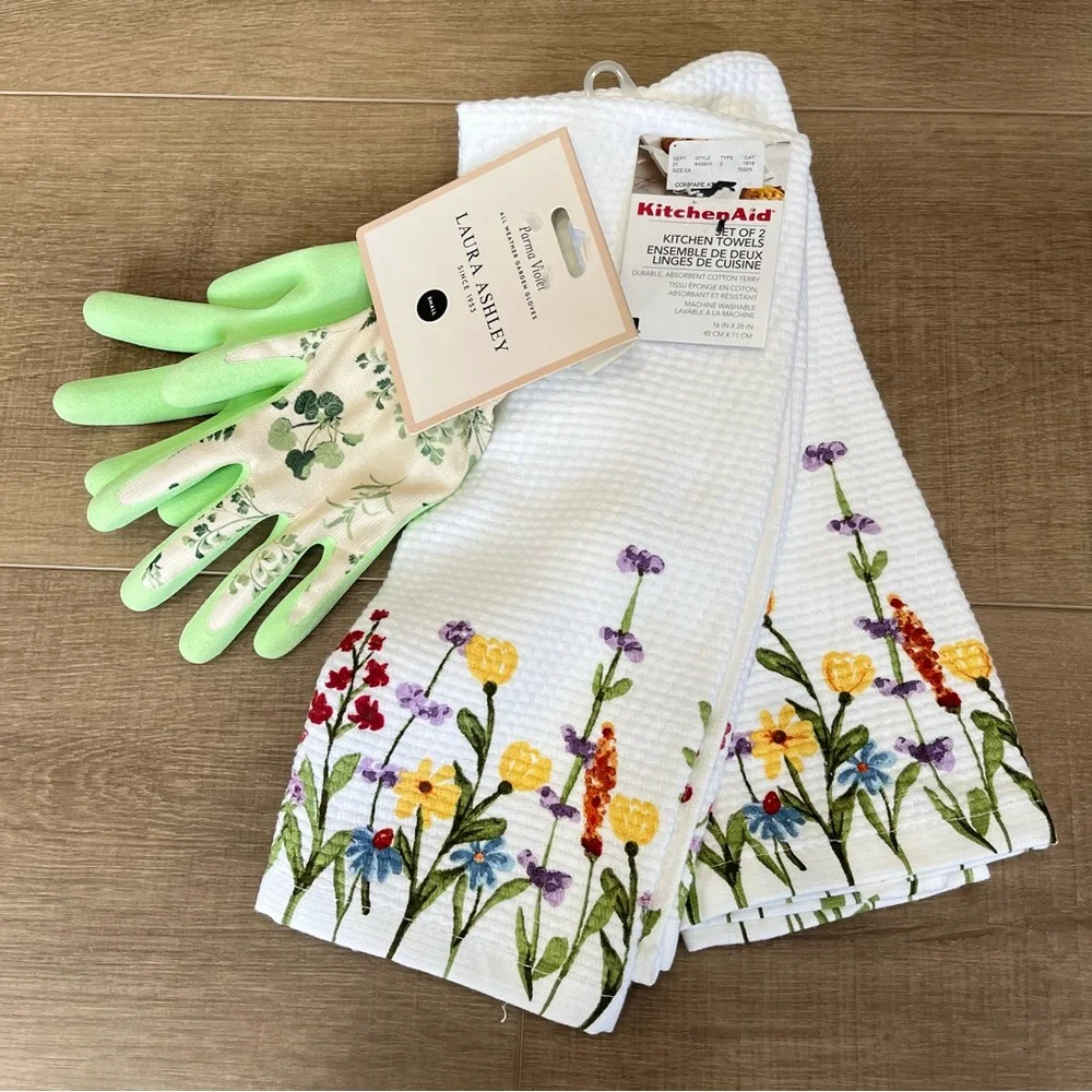 Bundle of Laura Ashley Gardening Gloves &‎ A Set of 2 Kitchen Aid Tea Towels NEW - Picture 2 of 9